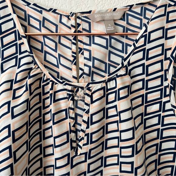 Banana Republic pink blue geometric rectangle white sleeveless tank top keyhole - Picture 3 of 6